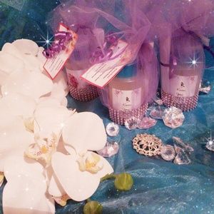 Feminine vaginal cleanser